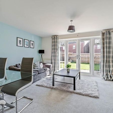 Beautiful And Comfortable Home Away From Home With Free Parking, Fast Wifi And White Crisp Hotel Standard Linen Hosted By Our Home Short Stays Northampton Exterior foto