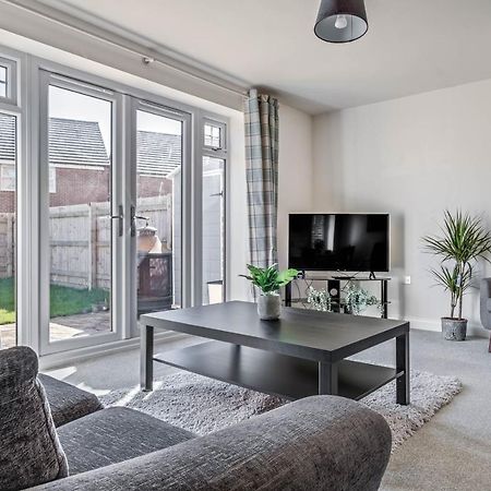 Beautiful And Comfortable Home Away From Home With Free Parking, Fast Wifi And White Crisp Hotel Standard Linen Hosted By Our Home Short Stays Northampton Exterior foto