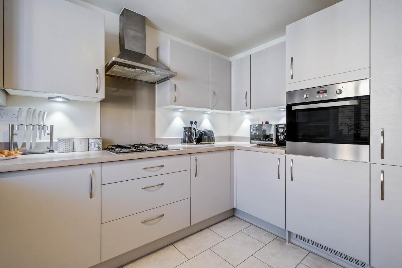 Beautiful And Comfortable Home Away From Home With Free Parking, Fast Wifi And White Crisp Hotel Standard Linen Hosted By Our Home Short Stays Northampton Exterior foto