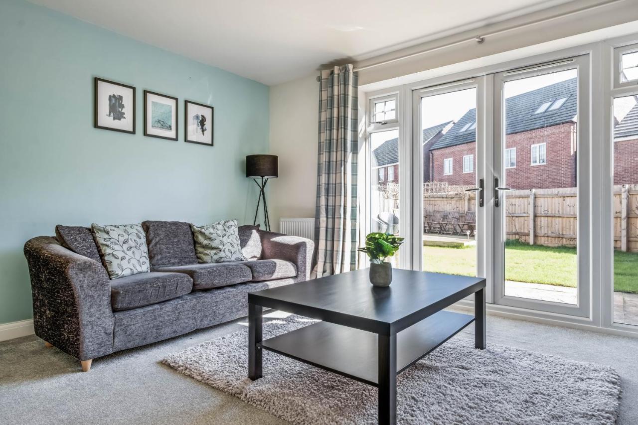 Beautiful And Comfortable Home Away From Home With Free Parking, Fast Wifi And White Crisp Hotel Standard Linen Hosted By Our Home Short Stays Northampton Exterior foto