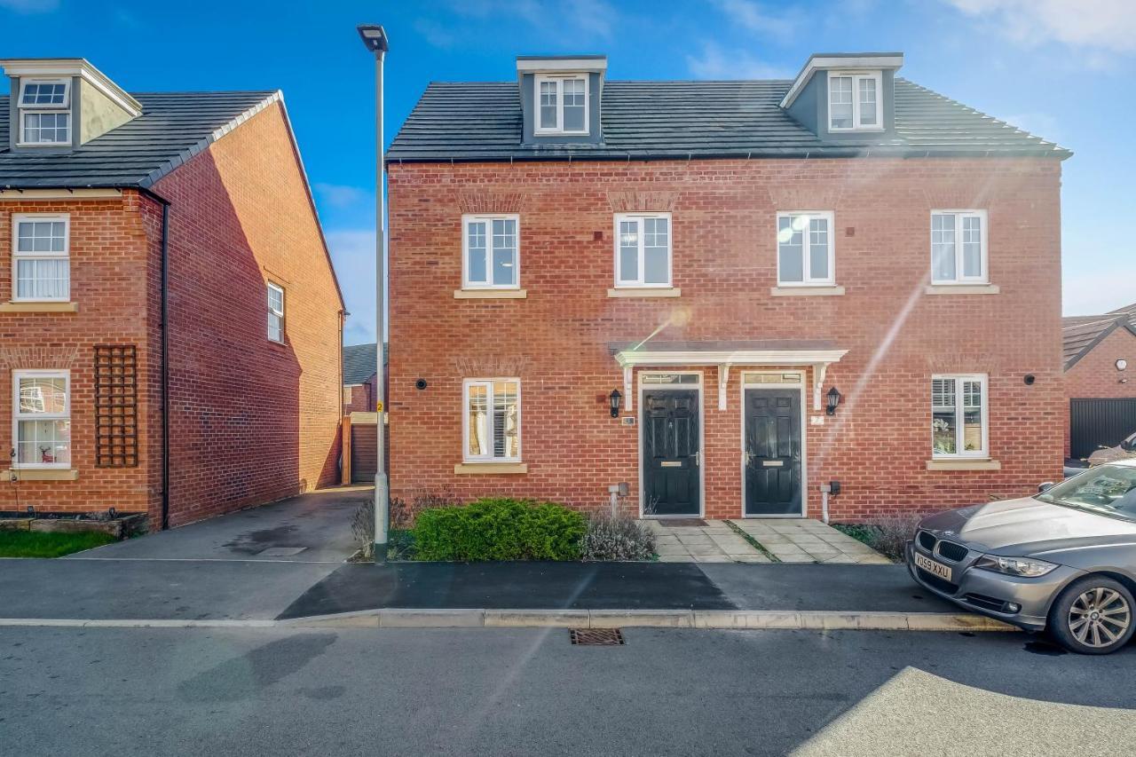 Beautiful And Comfortable Home Away From Home With Free Parking, Fast Wifi And White Crisp Hotel Standard Linen Hosted By Our Home Short Stays Northampton Exterior foto