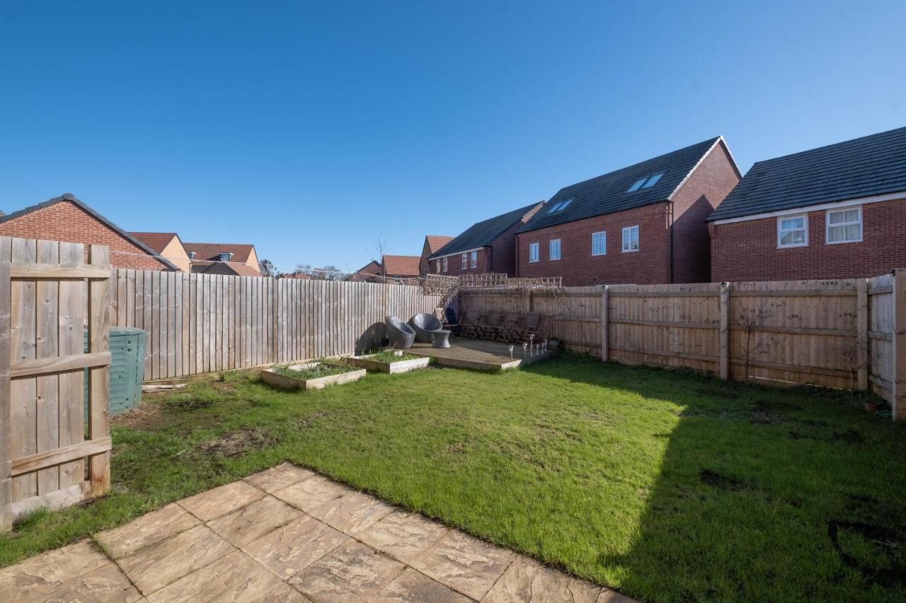 Beautiful And Comfortable Home Away From Home With Free Parking, Fast Wifi And White Crisp Hotel Standard Linen Hosted By Our Home Short Stays Northampton Exterior foto